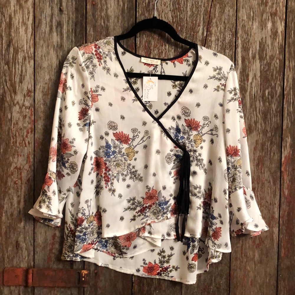 White 3/4 bell sleeve floral top